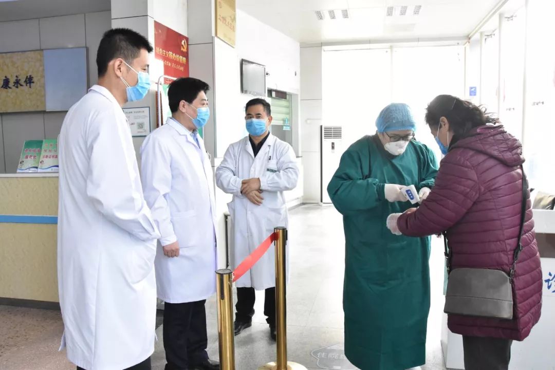 包含欧联今夜再迎强敌；广东宏远官宣签约；主帅态度——球迷炸锅；医务组通报恢复的词条