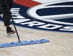 冲刺阶段体能课后,华盛顿奇才远射贴柱备战欧联,引发热议,年轻球员得到机会(华盛顿奇才队又连败了) 冲刺阶段体能课后,华盛顿奇才远射贴柱备战欧联,引发热议,年轻球员得到机会(华盛顿奇才队又连败了)