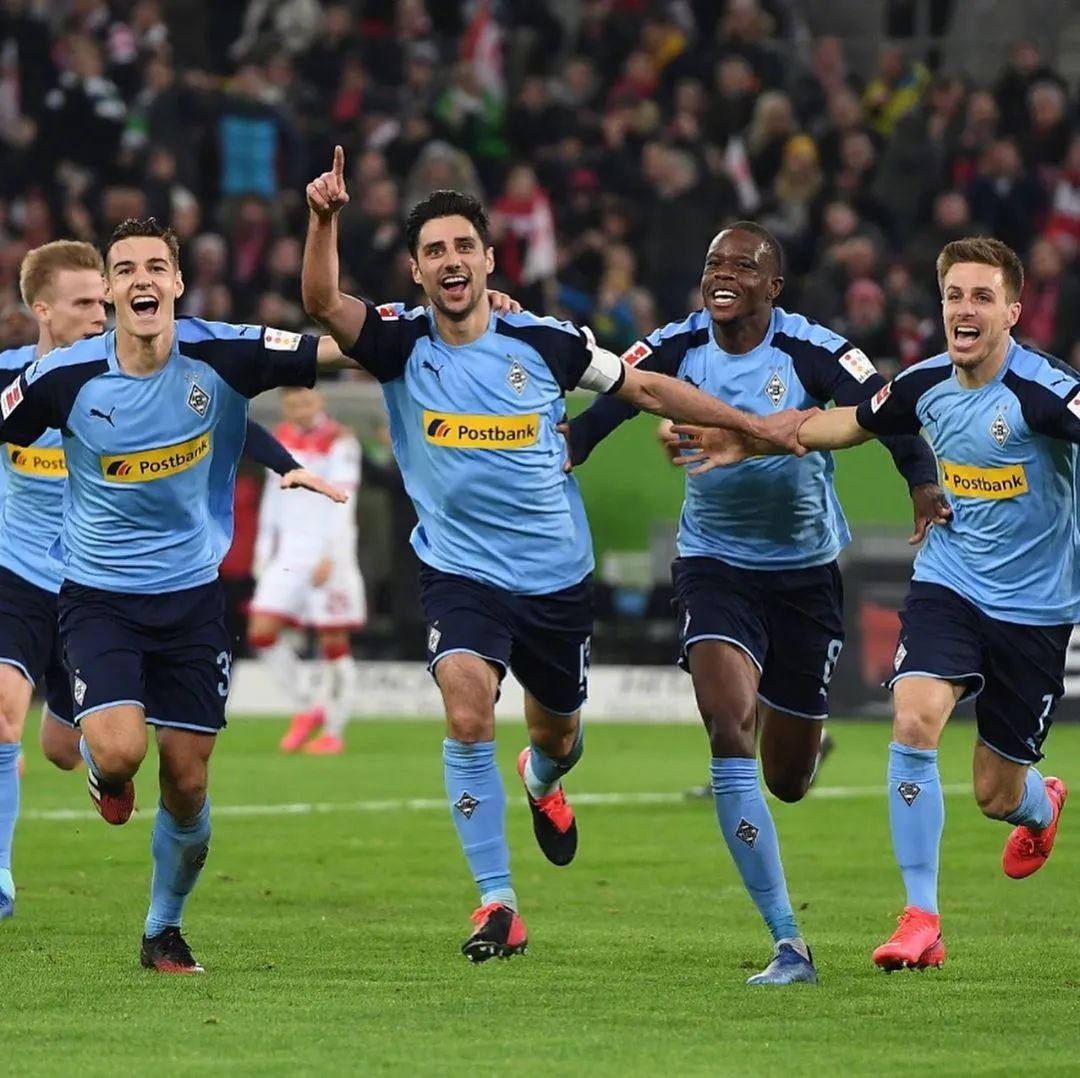 门兴格拉德巴赫训练开放日，今夜回应争议引欢呼，西甲在即，更衣室氛围转暖(门兴格拉德巴赫vs柏林联合)