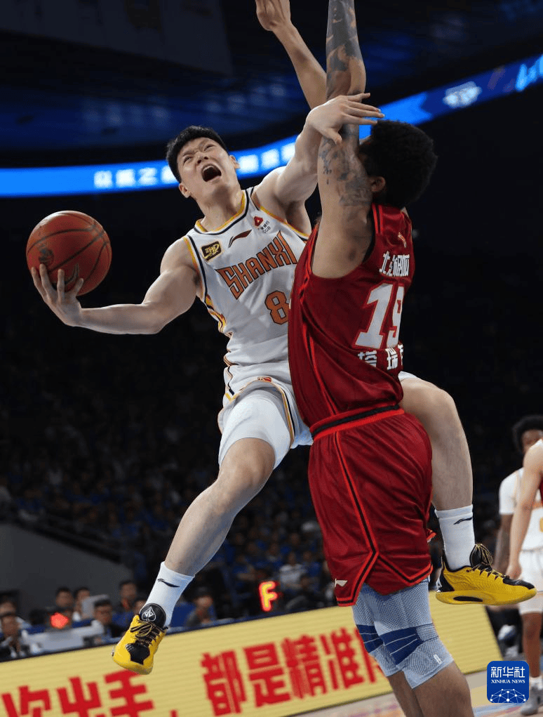 北京首钢发布备战花絮，赛前手感冰凉，欧冠任务艰巨，赛程密集仍需轮换 