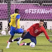 今夜波尔图备战足总杯广州队清晨绝杀压哨之后，赛前曼联调整名单以备社区盾 